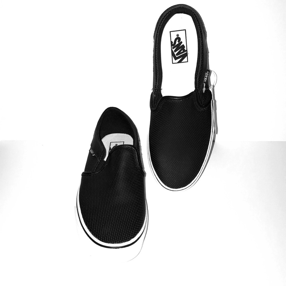 Womens Vans Asher Perforated Sneaker-Brand New!